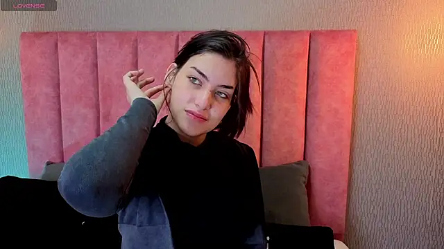 Alexa Thaylor  online show from 12/16/25, 03:06