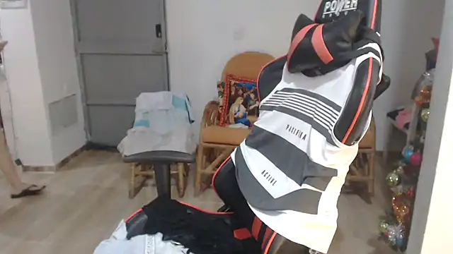 Valentina lara01 online show from 12/11/24, 05:53