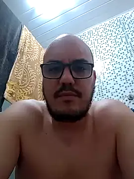 Snapshot of RobertoBuzios22 chatting on 12/15/24, 06:26 RobertoBuzios22 online show from 12/15/24, 06:26