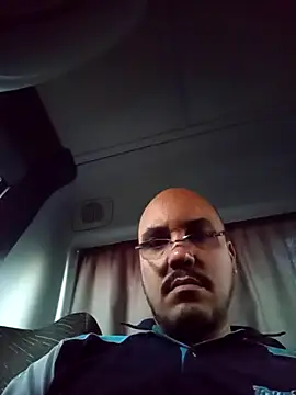 Snapshot of RobertoBuzios22 chatting on 11/13/25, 09:03 RobertoBuzios22 online show from 11/13/25, 09:03