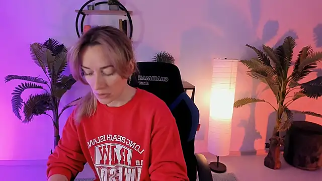 RebeccaMartinez online show from 02/03/25, 07:18