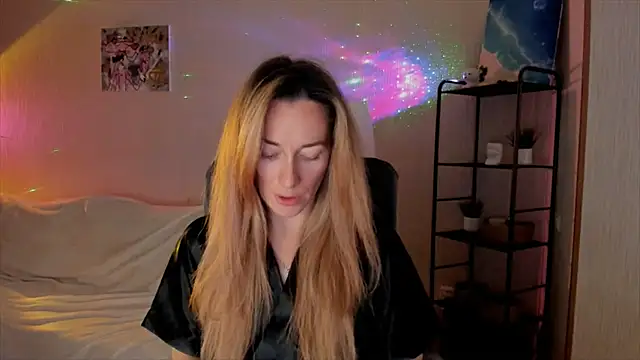 RebeccaMartinez online show from 11/17/25, 10:32