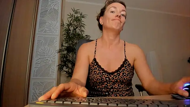 RebeccaMartinez online show from 07/06/26, 03:03