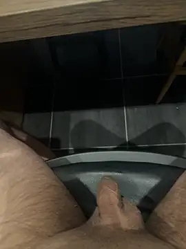 Snapshot of mattexhibe chatting on 11/07/25, 10:21 mattexhibe online show from 11/07/25, 10:21