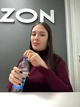 Snapshot of Sweet_Lollypop chatting on 02/12/25, 04:33 Sweet Lollypop online show from 02/12/25, 04:33