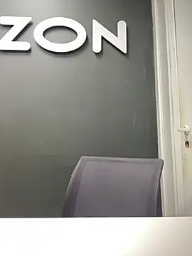 Snapshot of Sweet_Lollypop chatting on 03/12/25, 04:56 Sweet Lollypop online show from 03/12/25, 04:56