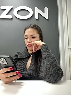 Snapshot of Sweet_Lollypop chatting on 03/15/25, 04:21 Sweet Lollypop online show from 03/15/25, 04:21