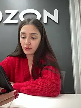 Snapshot of Sweet_Lollypop chatting on 03/20/25, 04:31 Sweet Lollypop online show from 03/20/25, 04:31