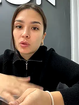 Snapshot of Sweet_Lollypop chatting on 10/18/25, 06:26 Sweet Lollypop online show from 10/18/25, 06:26