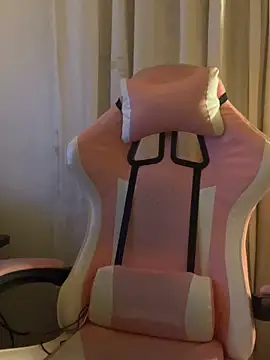 Snapshot of LittleBabyCat22 chatting on 11/06/25, 04:35 LittleBabyCat22 online show from 11/06/25, 04:35