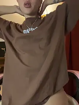 Snapshot of LittleBabyCat22 chatting on 02/17/26, 04:20 LittleBabyCat22 online show from 02/17/26, 04:20