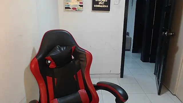 Snapshot of Liamiler01_ chatting on 02/18/26, 10:44 Liamiler01 online show from 02/18/26, 10:44