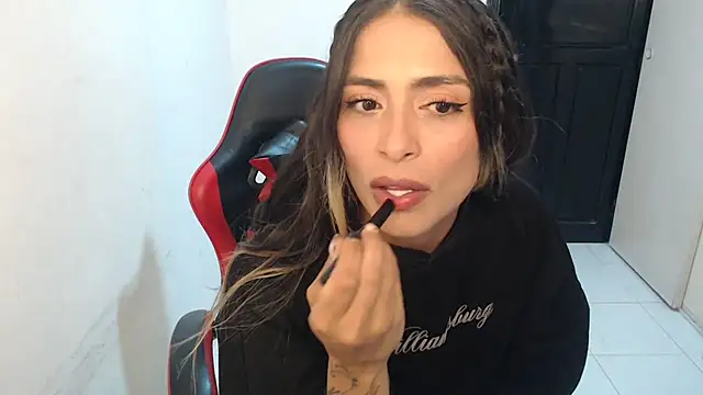 Snapshot of Liamiler01_ chatting on 02/19/26, 01:56 Liamiler01 online show from 02/19/26, 01:56