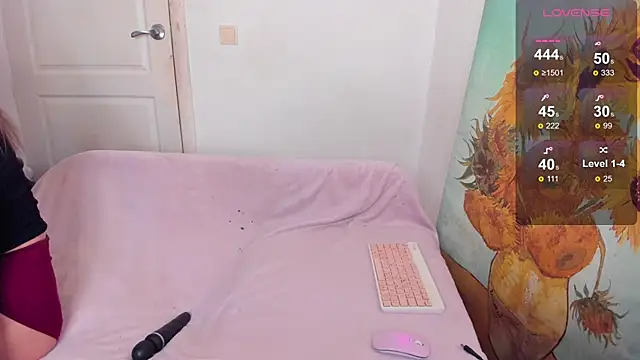 Snapshot of nymphobaby chatting on 10/06/25, 12:24 nymphobaby online show from 10/06/25, 12:24