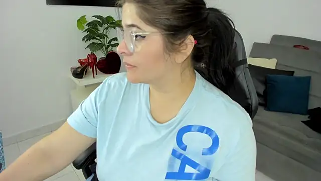 BellaFlaming online show from 02/15/25, 09:15