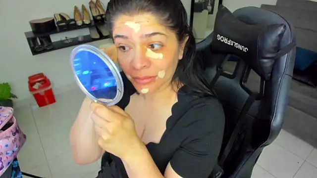 BellaFlaming online show from 11/17/25, 12:22