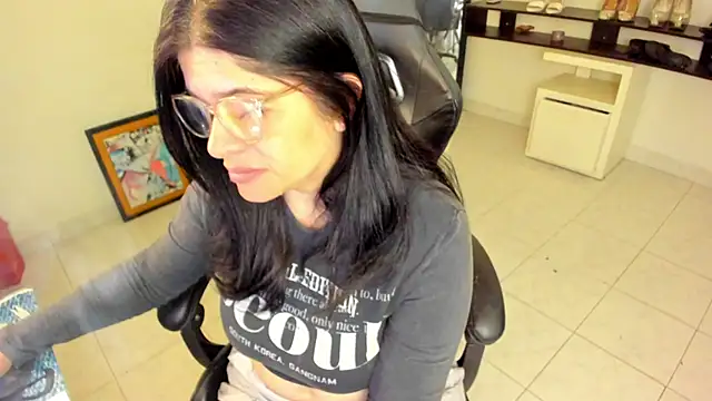 BellaFlaming online show from 04/30/26, 10:43