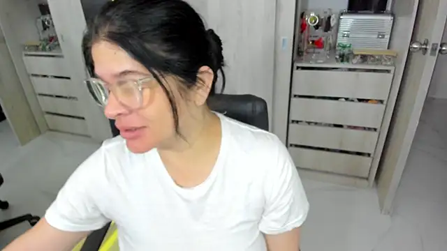 BellaFlaming online show from 05/30/26, 10:56