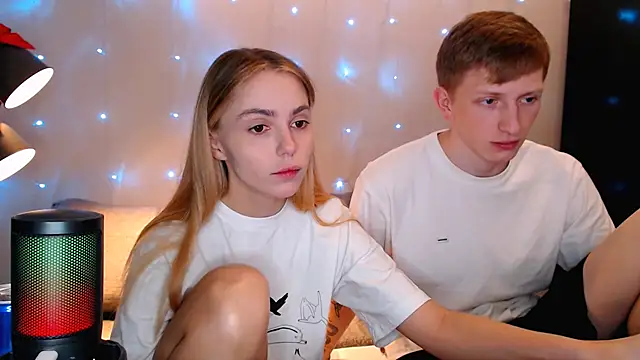 juliaanddima online show from 10/14/25, 09:48