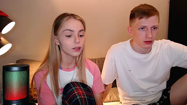 juliaanddima online show from 10/21/25, 10:54