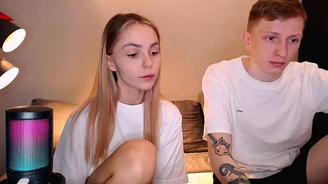 juliaanddima online show from 10/31/25, 06:58