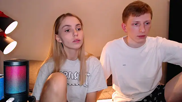 juliaanddima online show from 11/25/25, 10:32