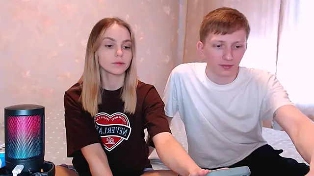 juliaanddima online show from 04/08/26, 08:58