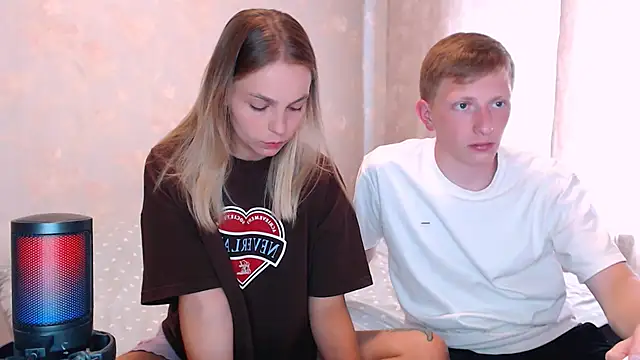 juliaanddima online show from 07/17/26, 07:37