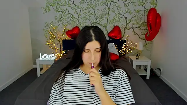 Snapshot of Linda_EX chatting on 02/21/25, 10:50 Linda EX online show from 02/21/25, 10:50