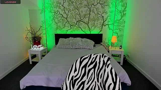 Snapshot of Linda_EX chatting on 10/02/25, 05:58 Linda EX online show from 10/02/25, 05:58