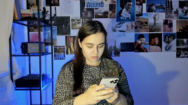 Snapshot of Tenderalise chatting on 12/11/24, 06:20 Tenderalise online show from 12/11/24, 06:20