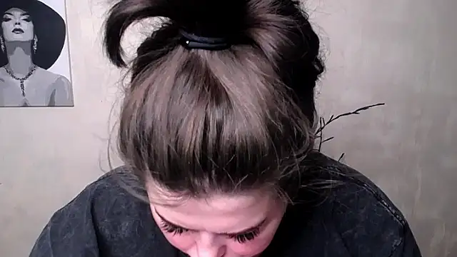 Emily Mo online show from 09/18/25, 05:20