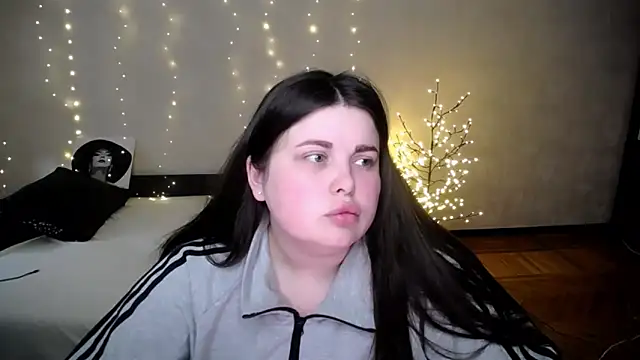 Emily Mo online show from 04/11/26, 09:24