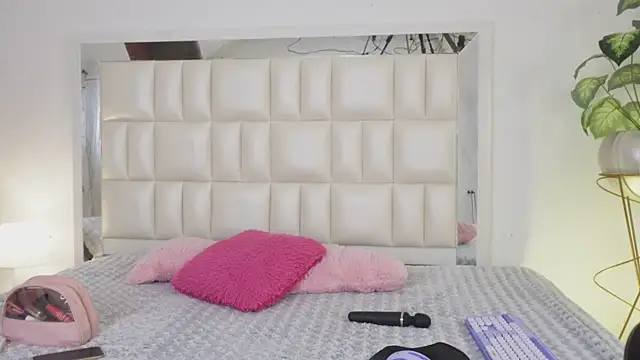 Snapshot of Anais_aradia chatting on 03/15/25, 06:14 Anais aradia online show from 03/15/25, 06:14