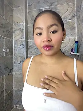 Anais aradia online show from 04/15/26, 05:25