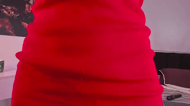 mia thompsonn  online show from 12/18/24, 06:03