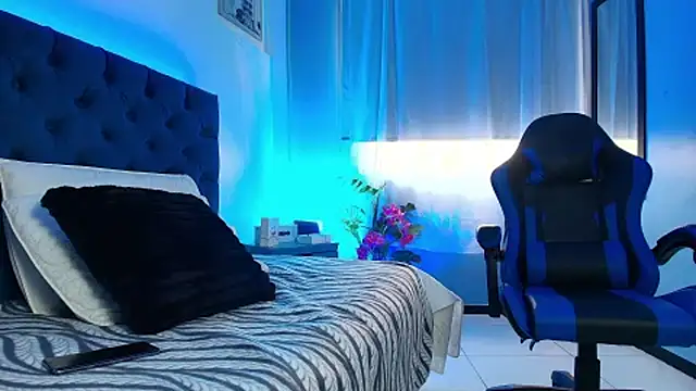 mia thompsonn  online show from 02/19/26, 01:51