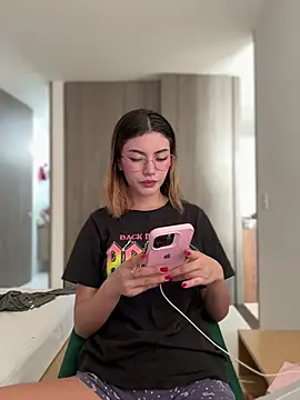 Your Honeey online show from 01/18/25, 10:06