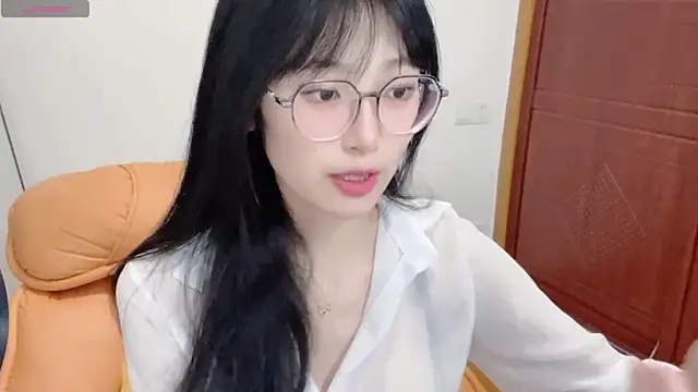 4uoki online show from 09/28/25, 02:22