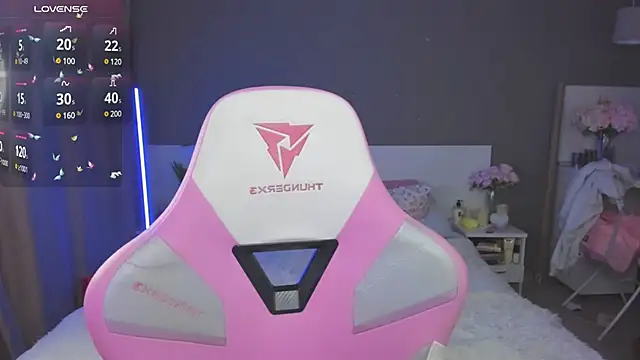 Snapshot of Katie_Cooper_ chatting on 12/14/24, 08:29 Katie Cooper online show from 12/14/24, 08:29