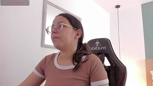 Snapshot of lucy_blue28 chatting on 04/07/26, 12:49 lucy blue28 online show from 04/07/26, 12:49