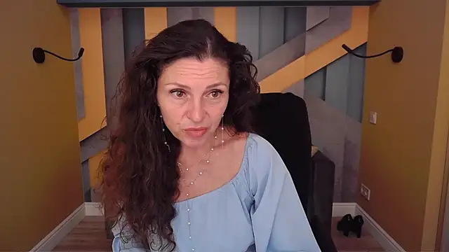 EllaLong online show from 06/05/26, 11:49