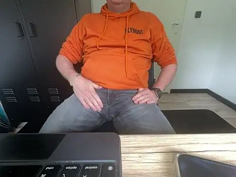 Lovetobenaked4u online show from 05/11/26, 01:50