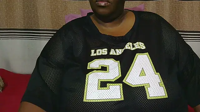 Snapshot of BustyyGoddess chatting on 11/27/25, 08:33 BustyyGoddess online show from 11/27/25, 08:33