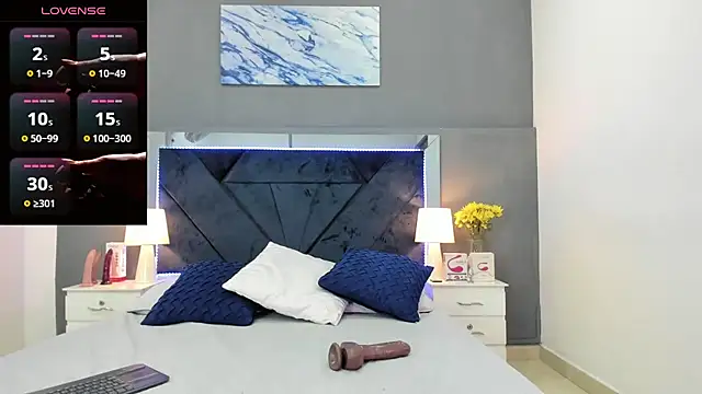 Snapshot of Lauralove_69 chatting on 11/07/25, 08:20 Lauralove 69 online show from 11/07/25, 08:20