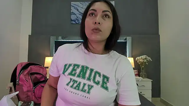 Snapshot of Lauralove_69 chatting on 11/25/25, 07:36 Lauralove 69 online show from 11/25/25, 07:36