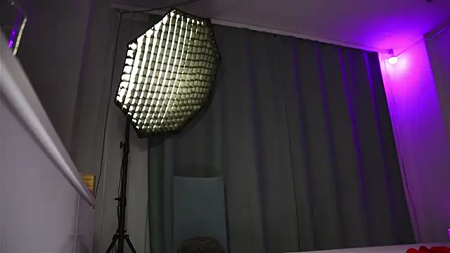 Snapshot of oliviabennett2022 chatting on 02/14/25, 09:21 oliviabennett2022 online show from 02/14/25, 09:21