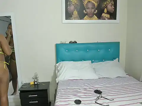 megan-hotxx online show from 09/28/25, 03:01