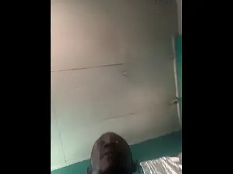 Snapshot of De_maskedcouple chatting on 12/14/25, 01:05 De maskedcouple online show from 12/14/25, 01:05