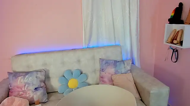 tinysara online show from 12/18/24, 04:49